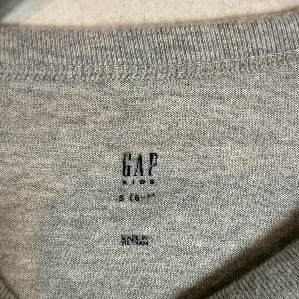 Gap Shirt Kids S 6-7 Gray Pocket Long Sleeve Tagless Jersey Tee Top Basic